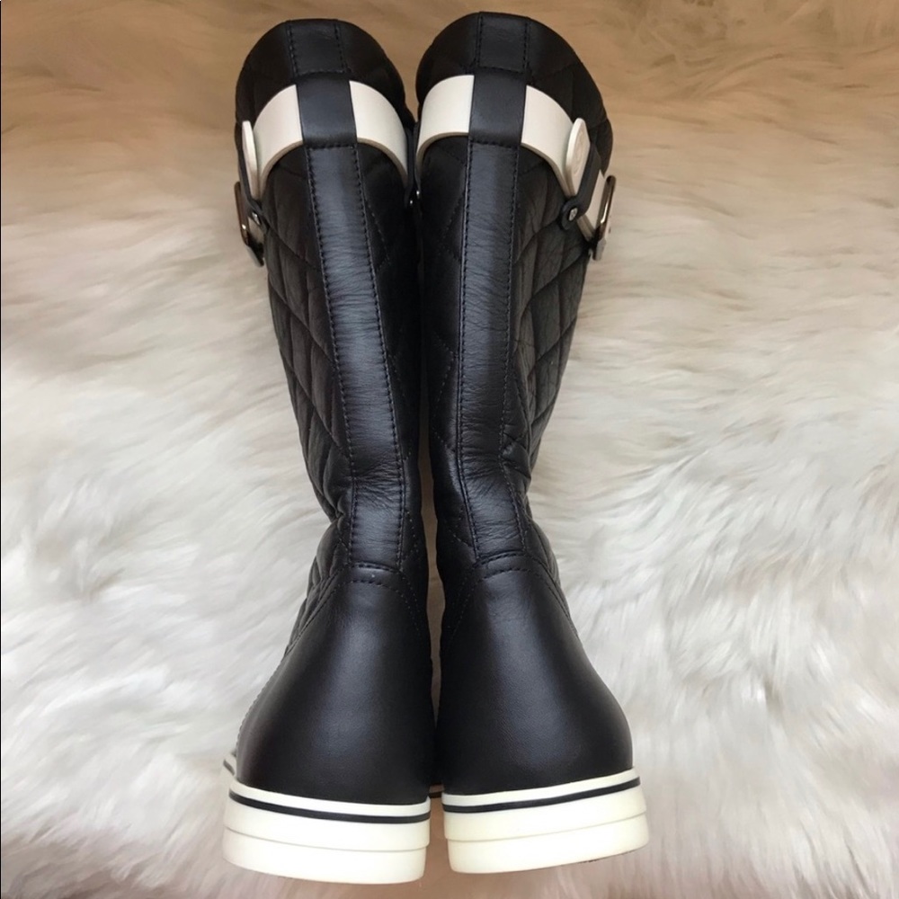 🌟SOLD🌟Authentic CHANEL CC Logo Quilted Boots - Picture 6 of 8